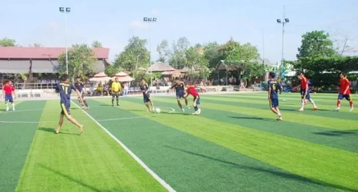 Rekomendasi lapangan mini soccer di Malang dengan fasilitas terbaik, lengkap dengan alamat dan jam operasional. /Foto: Pinterest/Tran Ha My.