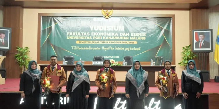Yudisium FEB Unikama cetak lulusan yang siap menjadi tenaga profesional, berintelektual, berbudi, dan berprestasi./Foto: Dok.Unikama