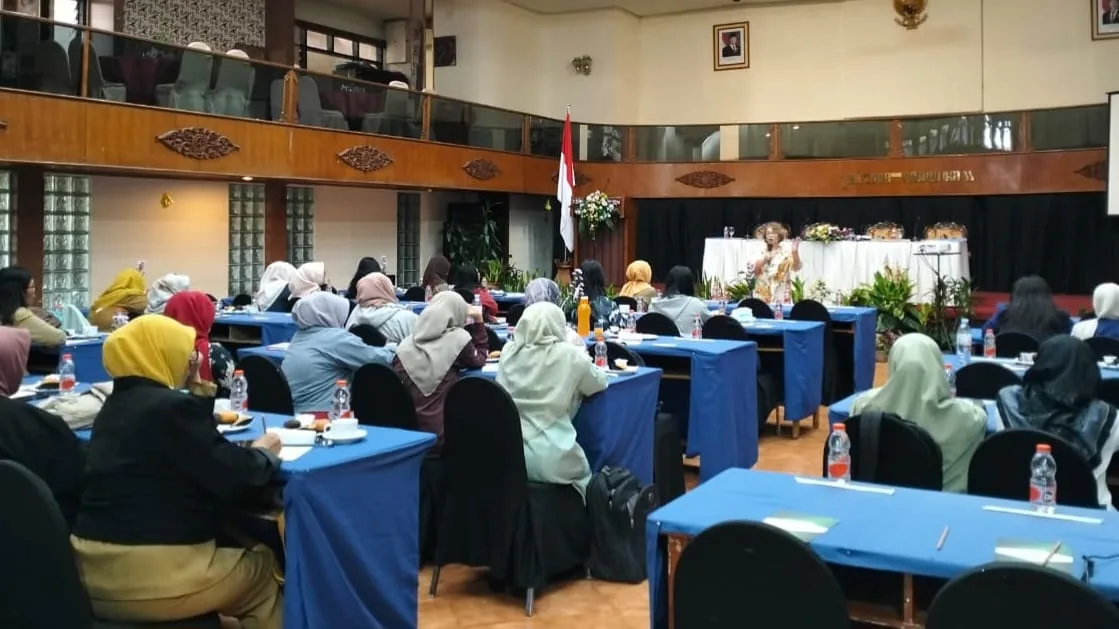 Dinkes Kota Batu menggelar workshop menggandeng guru-guru UKS menekan angka kehamilan remaja yang masih tinggi. Foto: Azmy