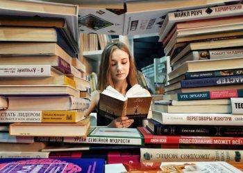 Jangan sampai salah pilih! Kenali perbedaan buku asli dan bajakan agar bacaanmu tetap berkualitas. Foto/Pinterest