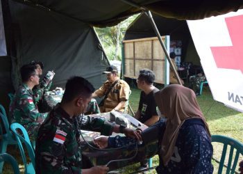 Prajurit Yonarhanud 2 Kostrad mengadakan pengecekan kesehatan gratis. Foto/dok