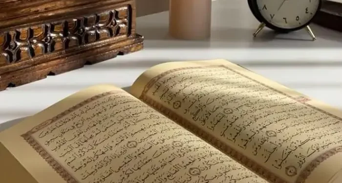 Keutamaan mengamalkan membaca Surat Al-Waqiah di hari Jumat bagi umat Muslim, diyakini membawa keberkahan. /Foto: Pinterest/Union Centre