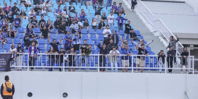 Arema Fc,suporter away - Hormati Larangan Suporter Away, Arema FC Imbau Aremania Dukung dari Rumah