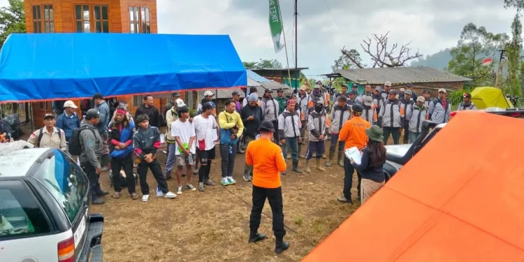 Proses pemberangkatan evakuasi pendaki hilang misterius di Gunung Buthak. Foto: Istimewa