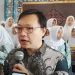 Deputi Bidang Koordinasi Pemberdayaan Ekonomi Masyarakat dan Perlindungan Pekerja Migran Kemenko PM, Leontinus Alpha Edison saat meninjau pemeriksaan kesehatan gratis di Ponpes Al Ashlahiyah Malang. (Foto/M Sholeh)