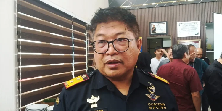 Kepala Kanwil DJBC Jatim II, Agus Sudarmadi memaparkan capaian kinerja Kanwil DJBC Jatim II. (Foto/M Sholeh)