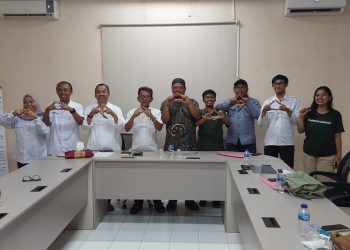 Administratur/KKPH Malang Kelik Djatmiko beserta jajaran, Ketua Lembaga Masyarakat Desa Hutan (LMDH) Wana Tani Ahmad Syaifudin, serta CEO PT Manggala Teknologi Nusantara Hario Laskito Ardi.