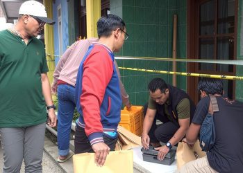 Satreskrim Polres Batu bersama Tim Inafis saat olah TKP. Foto: Polres Batu