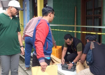 Satreskrim Polres Batu bersama Tim Inafis saat olah TKP. Foto: Polres Batu