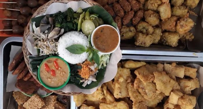 Rekomendasi kuliner dekat Unisma untuk mahasiswa mulai dari warung makan legendaris hingga kekinian. /Foto: Google Review Pecel Sambal Tumpang Bu Djarot.