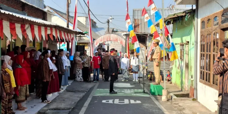 Suasana upacara peringatan kemerdekaan RI di kampung Muharto Selatan. Foto: Azmy