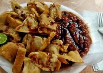 Rekomendasi batagor di Malang dengan cita rasa otentik yang lezat dan harga terjangkau. /Foto: Pinterest/Zavee