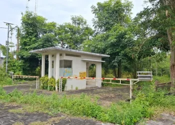 Pintu masuk Unira Land yang terbengkalai. Foto: Aisyah Nawangsari Putri