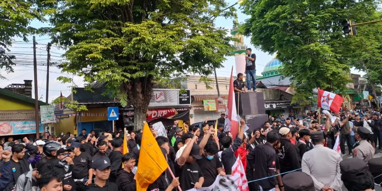 mahasiswa demo