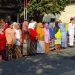 Peserta upacara mengenakan pakaian tradisional khas Jawa. Foto: Aisyah Nawangsari Putri