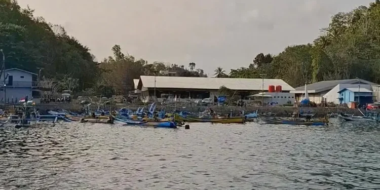 Pelabuhan nelayan Sendangbiru. Foto: Aisyah Nawangsari Putri