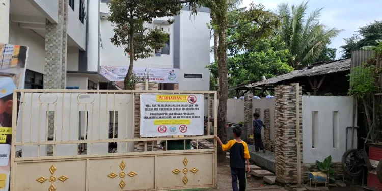 Pintu gerbang Ponpes Darul Mujtaba di Pakisaji. Foto: Aisyah Nawangsari Putri