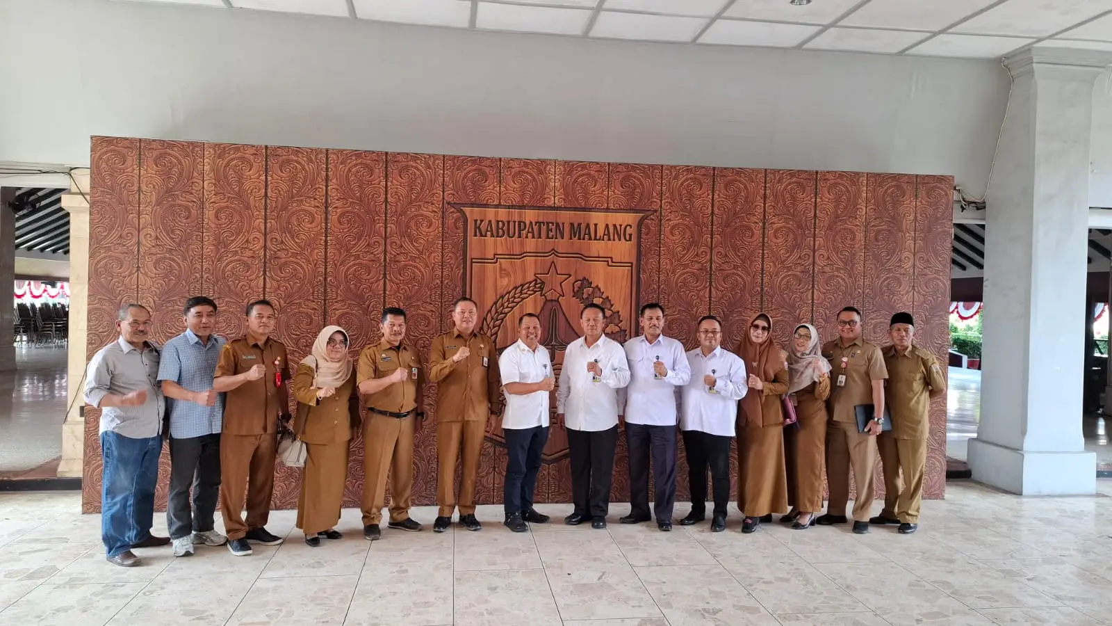 Foto bersama Plt Deputi V KSP dengan jajaran OPD Pemkab Malang usai kegiatan dialog. Foto: Aisyah Nawangsari Putri