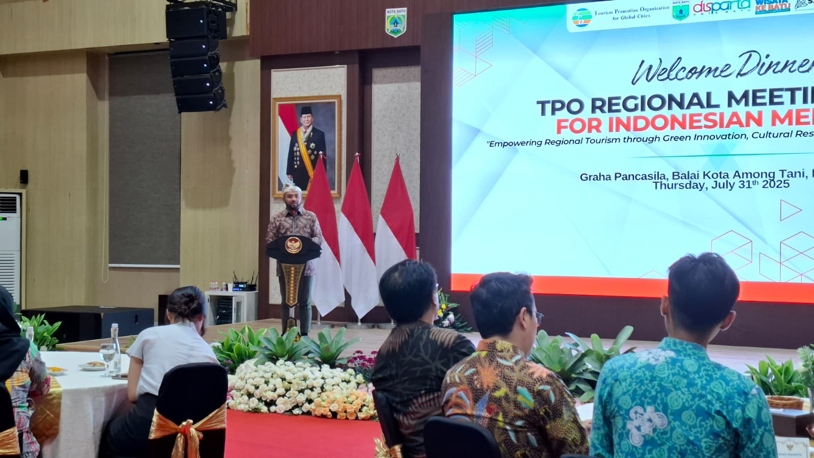 Wawali Kota Batu Heli Suyanto saat menyambut para delegasi TPO Regional Meeting 2025. Foto: Azmy