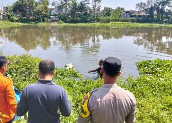Pria bertato tewas mengapung