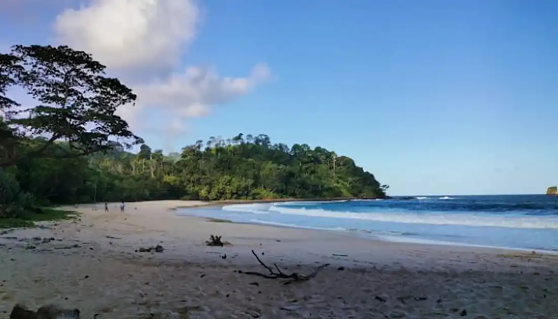 Pantai Sendiki.