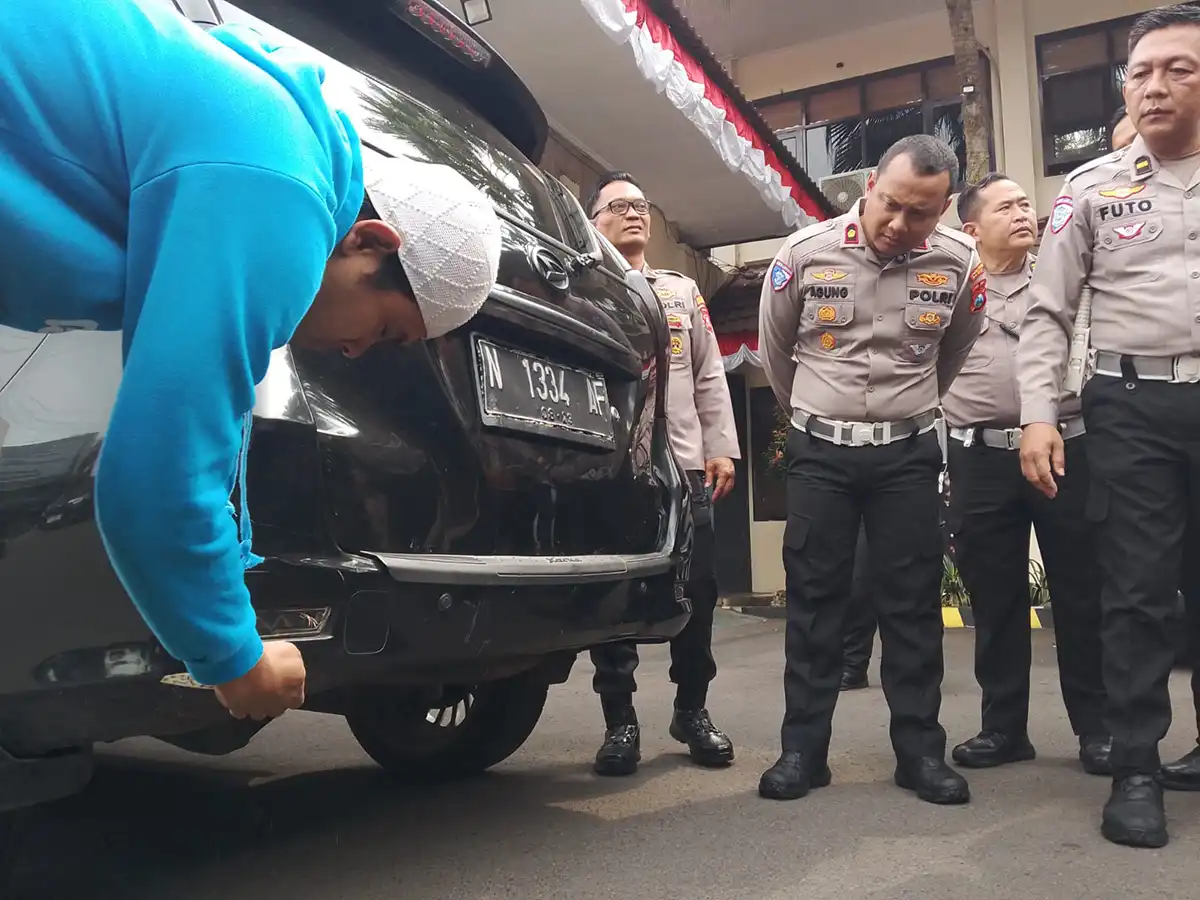 Melepas lampu