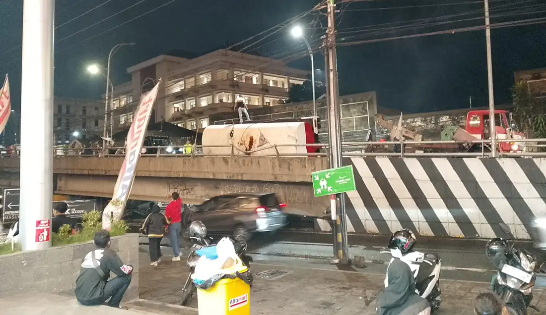Truk dievakuasi