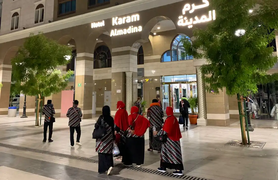 Rombongan tiba di Hotel Karam Al Madina