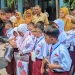 Seragam sekolah gratis