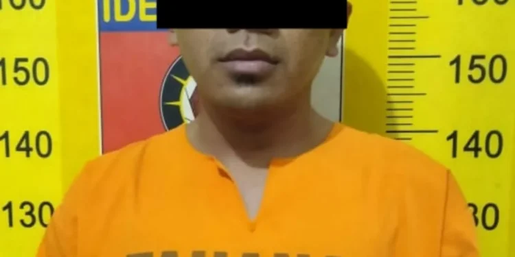 Tersangka pengedar sabu, AM usai diamankan polisi. Foto: Polres Malang