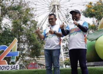 Wali Kota Batu dan Wawali Nurochman - Heli saat peluncuran logo HUT Kota Batu ke-24. Foto: Prokopim KWB