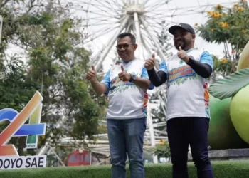 Wali Kota Batu dan Wawali Nurochman - Heli saat peluncuran logo HUT Kota Batu ke-24. Foto: Prokopim KWB
