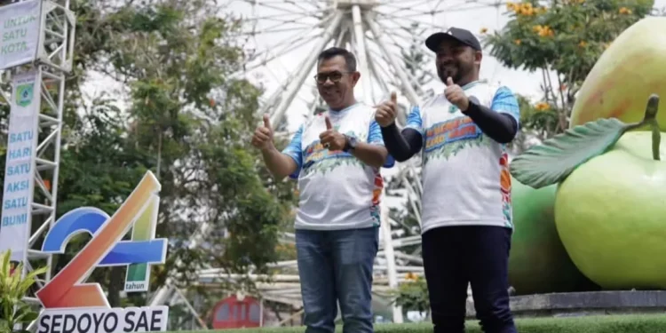 Wali Kota Batu dan Wawali Nurochman - Heli saat peluncuran logo HUT Kota Batu ke-24. Foto: Prokopim KWB