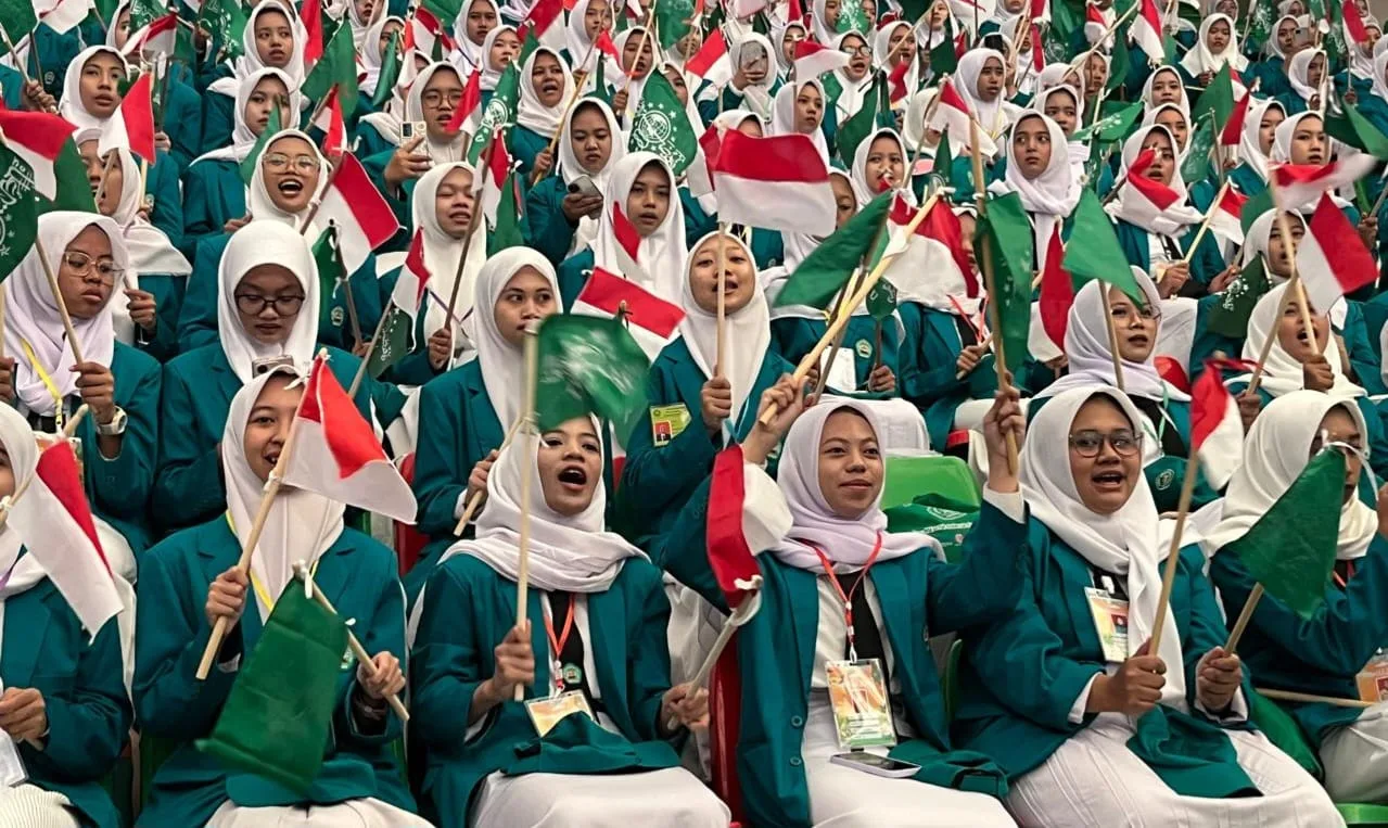 Antusiasme mahasiswa baru Unisma mengikuti pembukaan OSHIKA MABA Tahun Akademik 2025/2026 di Gedung Bundar Al Asy'ari Unisma./Foto: Tugumalang.id/Bagus Rachmad Saputra.