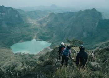 Pendakian Gunung Kelud via Ngantang menawarkan jalur menantang dengan pemandangan yang indah. /Foto:Google Review Pendakian Gunung Kelud via Ngantang/Ardy Prayoga.
