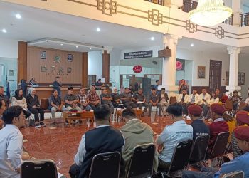 Dialog antara 7 organisasi mahasiswa dengan DPRD Kota Malang. (Foto/M Sholeh)