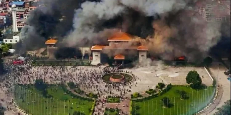 Kondisi Nepal semakin memburuk imbas dari gelombang protes yang berujung tindak kekerasan di berbagai wilayah negara tersebut. /Foto: Tangkapan layar akun X, @ProudSocialist.