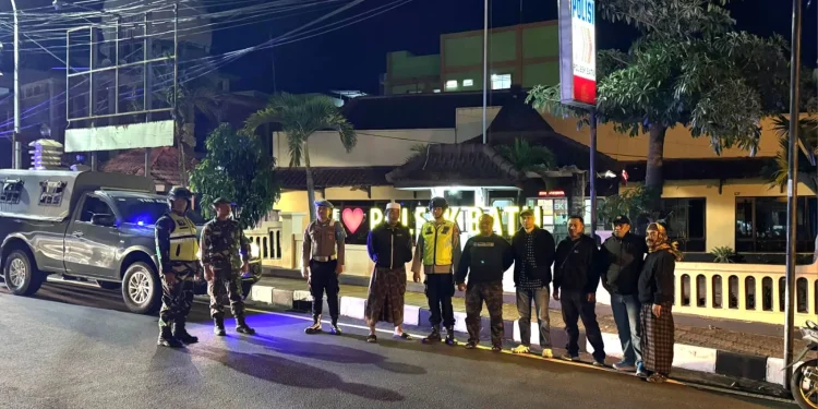 Polres Batu menggelar patroli skala besar guna mencegah aksi demonstrasi. Foto: Dok. Polres Batu