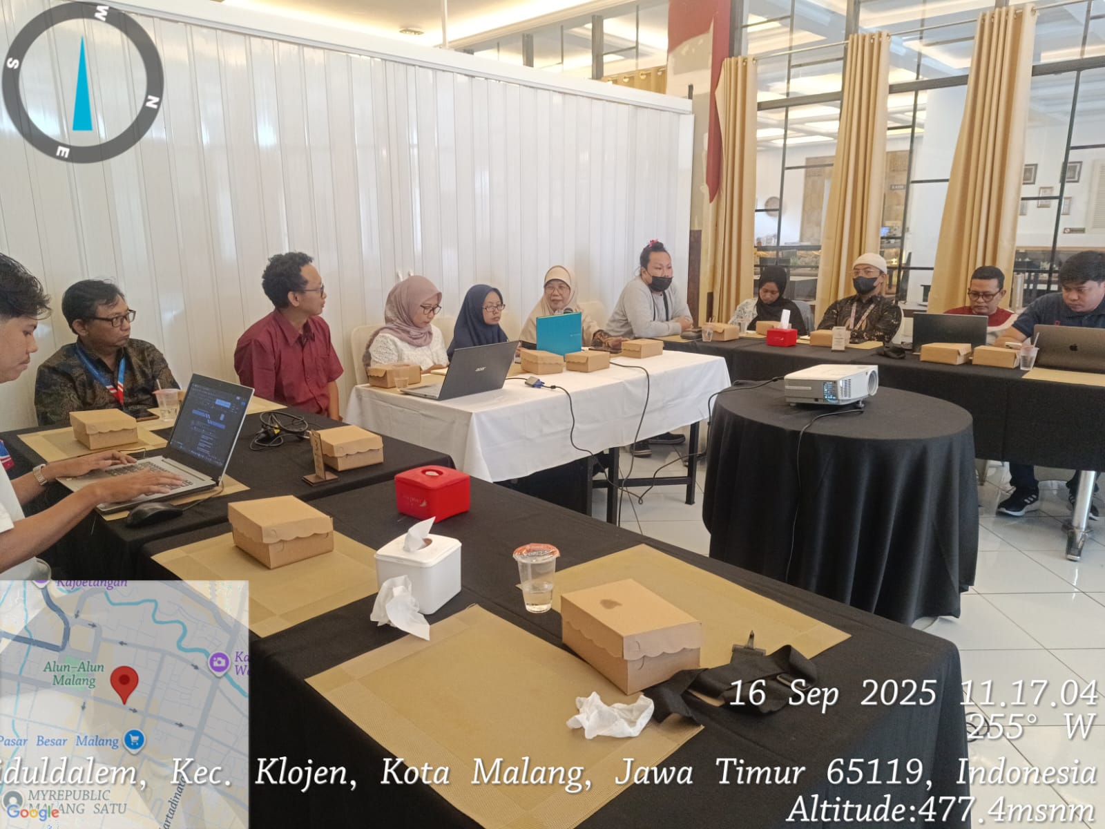 Suasana diskusi pemerhati HIV dari berbagai sektor di Resto 52 Malang, selasa (16/10/2025). Foto/dok