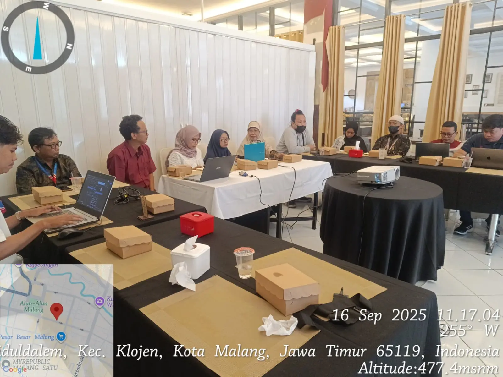 Suasana diskusi pemerhati HIV dari berbagai sektor di Resto 52 Malang, selasa (16/10/2025). Foto/dok