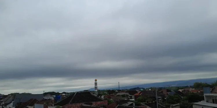 Prakiraan Cuaca Malang untuk hari Rabu, 10 September 2025 yang diprediksi dalam kondisi berawan dan berpotensi hujan ringan. /Foto: Tugumalang.id/Bagus Rachmad Saputra.