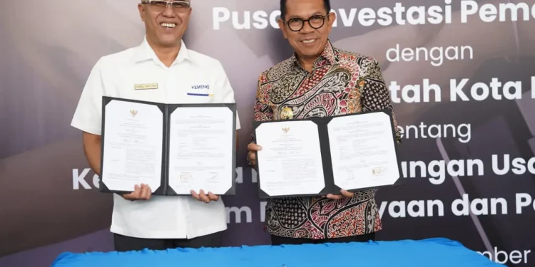 Wali Kota Batu Nurochman saat meneken MoU dengan Direktur Utama PIP, Ismed Saputra. Foto: Prokopim KWB