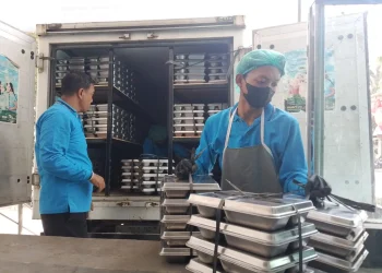 Ilustrasi pengawasan produksi makanan di SPPG yang ada di Kota Malang. (Foto/M Sholeh)