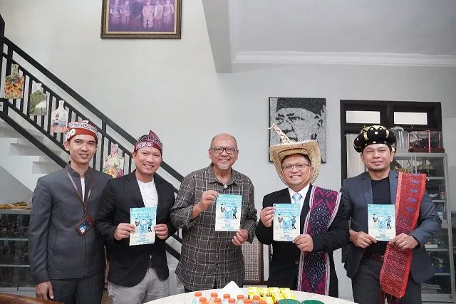 Acara kunjungan Manager PLN Malang, Agung Wibowo, ke mantan Bupati Malang, Rendra Kresna. Foto/dok