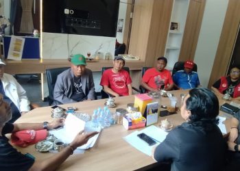 Fraksi Nasdem-PSI DPRD Kota Malang saat menerima audiensi dari Forum Komunikasi Paguyuban Angkot Malang. (Foto/ist)