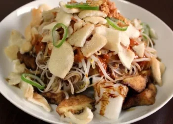 Rekomendasi Ketoprak di Malang yang bisa dijadikan referensi menikmati kuliner khas Jakarta./Foto: Pinterest/Eriez Carissa.