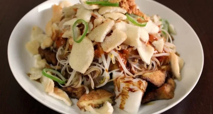 Rekomendasi Ketoprak di Malang yang bisa dijadikan referensi menikmati kuliner khas Jakarta./Foto: Pinterest/Eriez Carissa.
