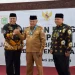 Bupati Malang, Sanusi dinobatkan sebagai Bapak BPD Kabupaten Malang oleh PABPDSI Jawa Timur. Foto: Aisyah Nawangsari Putri