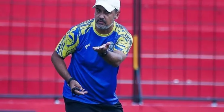 Duel Arema FC vs Dewa United, Marcos Santos waspadai kecepatan pemain lawan. /Foto: Instagram @aremafcofficial