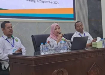 Rektor UIN Malang, Prof. Dr. Hj. Ilfi Nur Diana, M.Si soroti bergaam tantangan lembaga dalam retreat pimpinan baru UIN Malang. /Foto: Dok. UIN Malang.